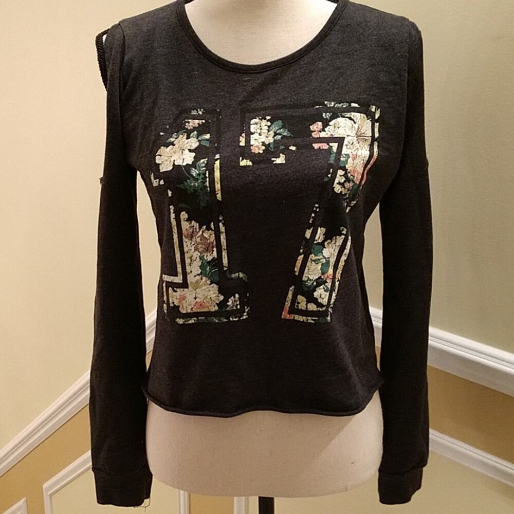 Recycled Karma Gray Cold Shoulder Top size Small